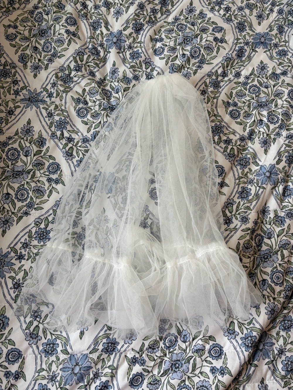 Mini white Tulle Bridal Veil with Ruffle Edge